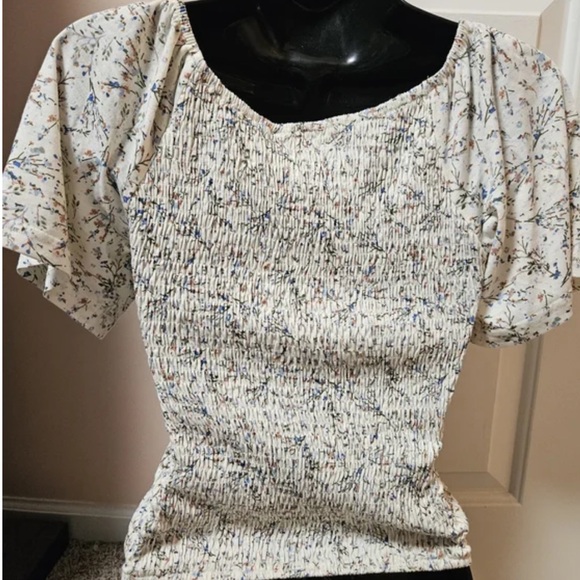 Floral Ruched Cream Top - Picture 4 of 4